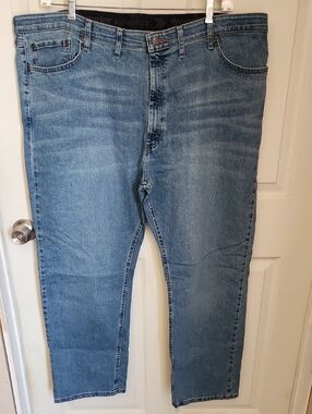 Wrangler Men’s Medium Blue Relaxed Fit Denim Jeans 48x30